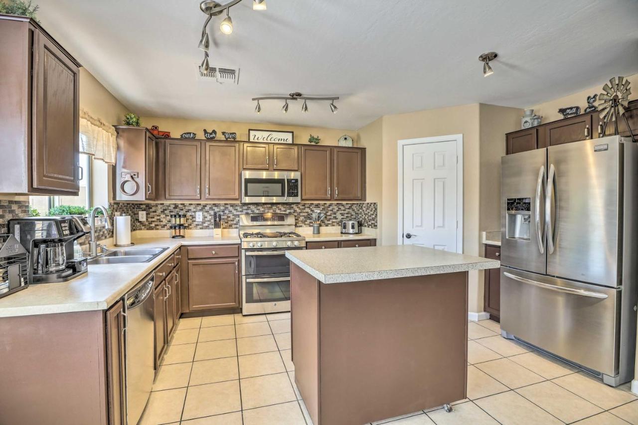 Dreamy El Mirage Oasis Less Than 12 Mi To Golf And Hike Exterior foto